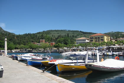 Garda the port and the villa of Albertini