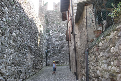 Padenghe the alleyways in the center of the fortress