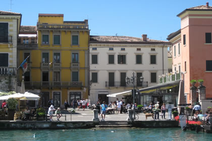 Peschiera the edges of the channel