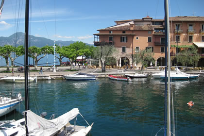 Torri del Benaco the lakeshore