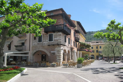 Torri del Benaco the center
